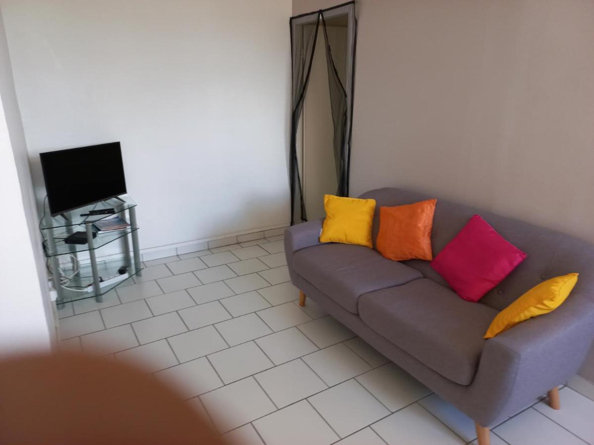 Maison du bien etre Baie mahault Extérieur photo